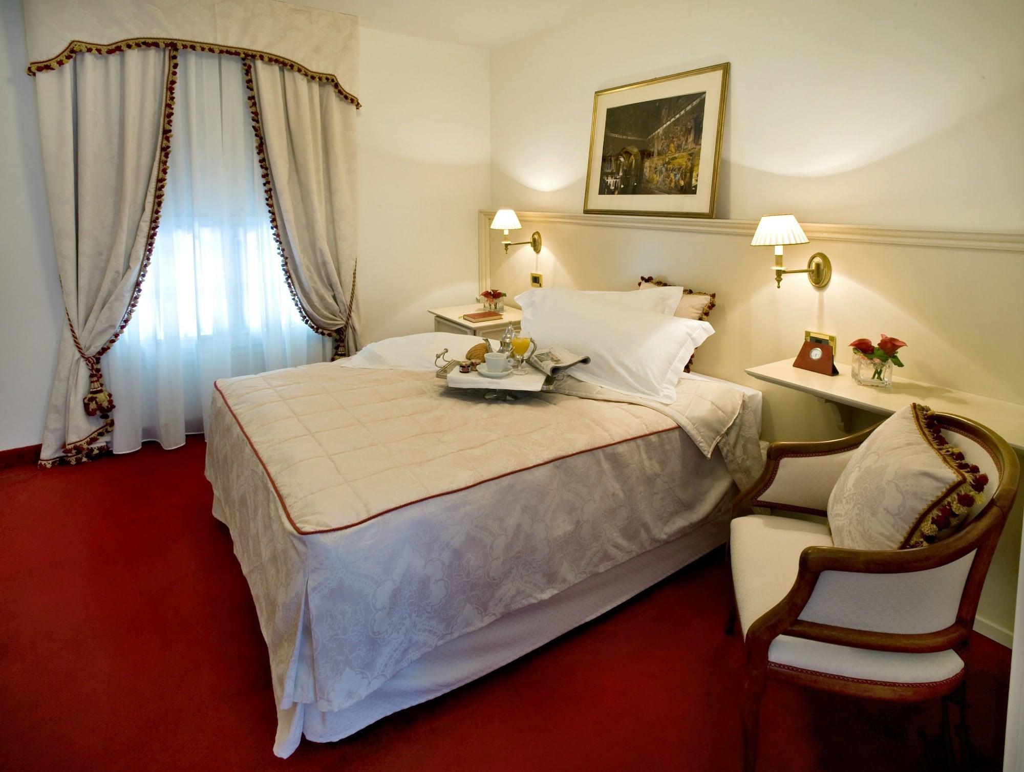 Hotel Villa Condulmer Mogliano Veneto Exterior foto A room at the hotel