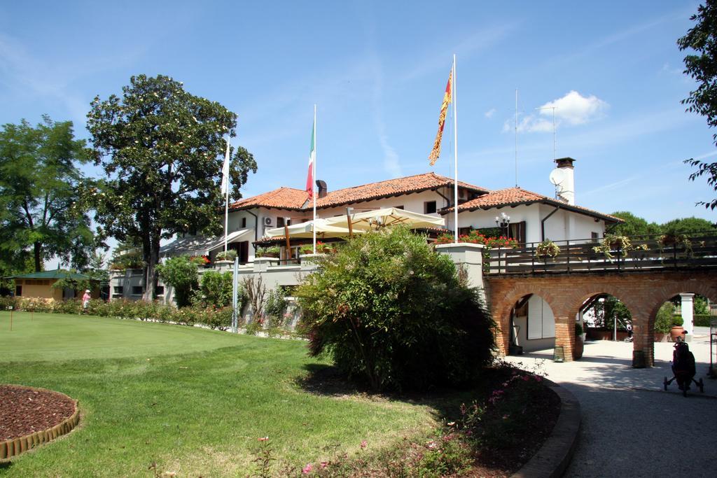 Hotel Villa Condulmer Mogliano Veneto Exterior foto The clubhouse