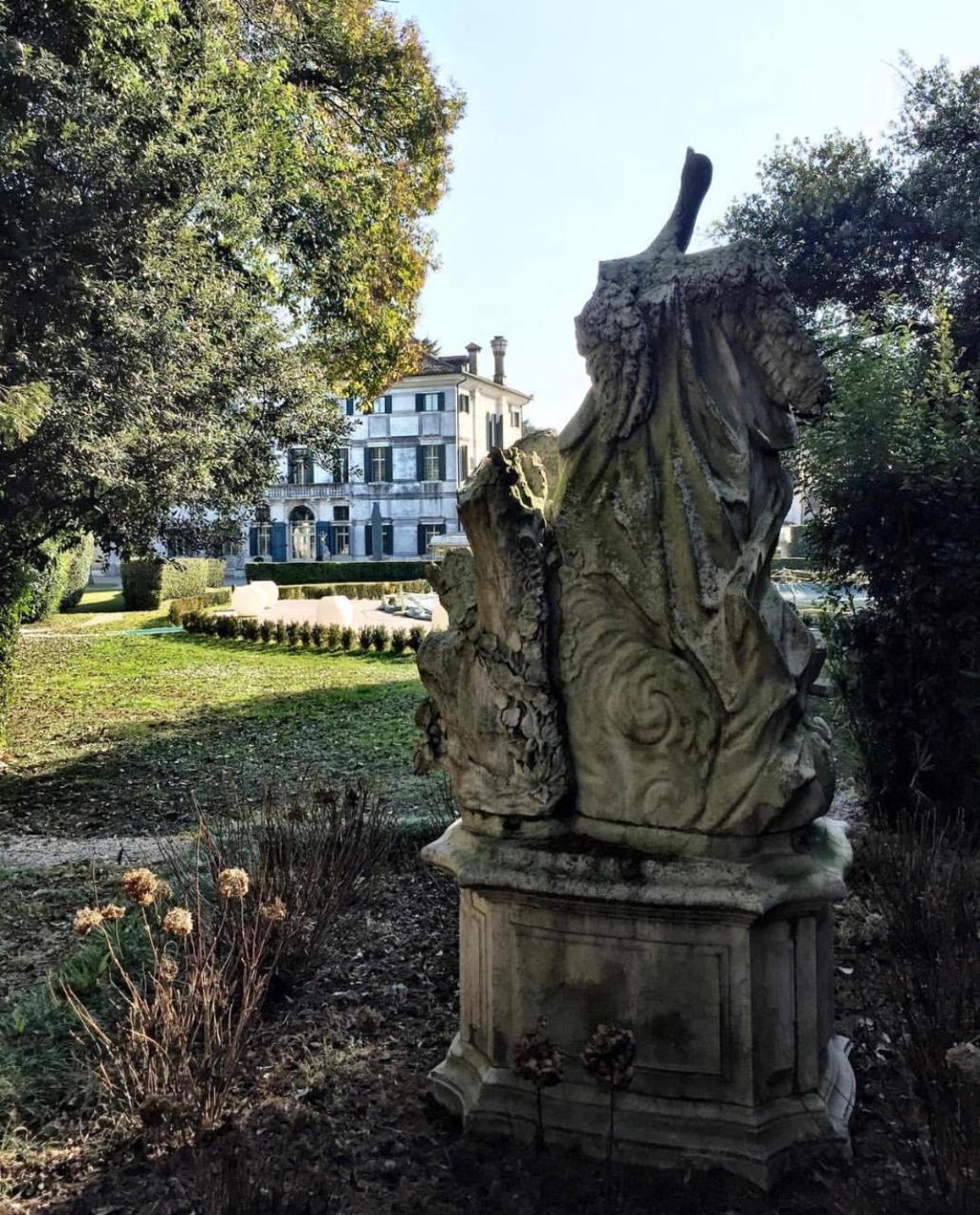 Hotel Villa Condulmer Mogliano Veneto Exterior foto The gardens of the Villa